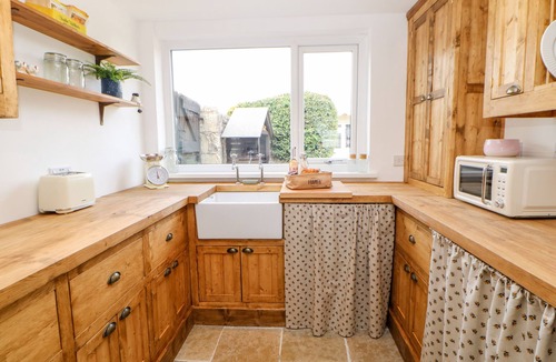 Headlam Cottage | DALE COTTAGE, pet friendly, with hot tub in Ingleton, County Durham