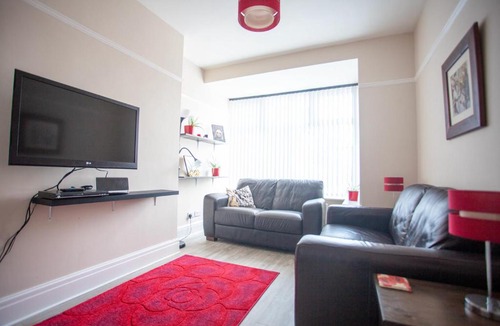Higher Walton House | Dalmore - Quiet residence with long driveway at M6 Preston