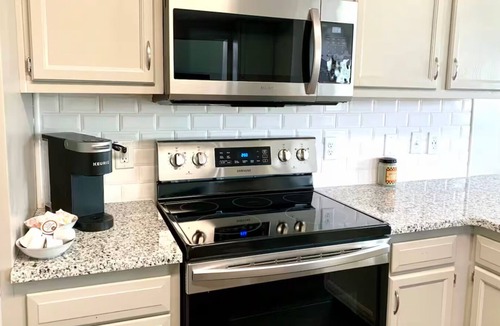Georgetown House | Dark Horse Inn 10 minutes to the Horse Park