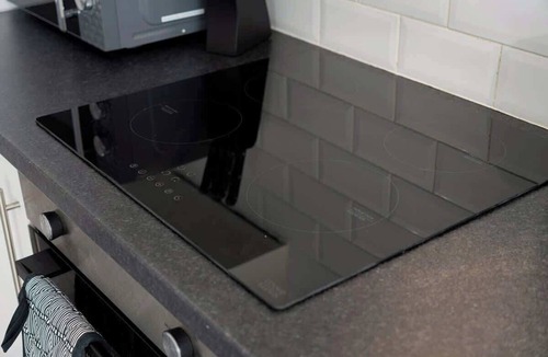 Darlington Apartment | Darlington Central 4BR with Parking and Free WiFi