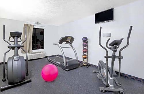 Warrensburg Hotel | Days Inn by Wyndham Warrensburg