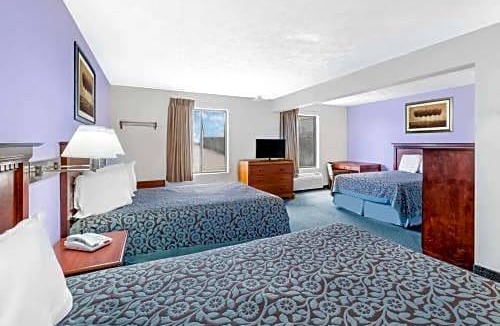 Warrensburg Hotel | Days Inn by Wyndham Warrensburg