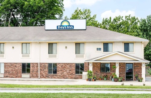Warrensburg Hotel | Days Inn by Wyndham Warrensburg