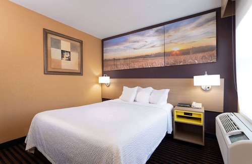 Anderson Hotel | Days Inn by Wyndham Anderson IN