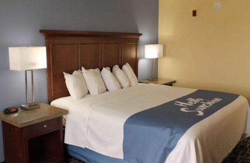 Batavia Hotel | Days Inn by Wyndham Batavia Ohio
