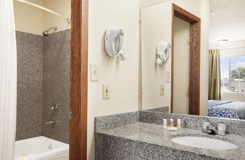 Champaign Hotel | Days Inn by Wyndham Champaign/Urbana