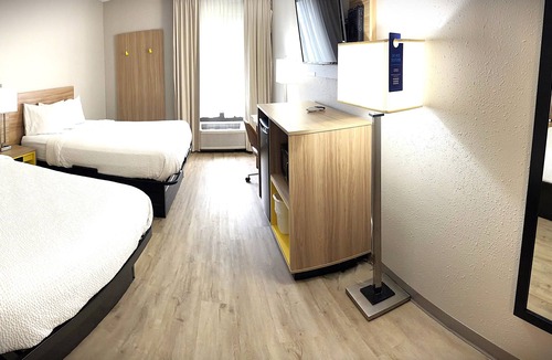 Fargo Hotel | Days Inn by Wyndham Fargo/West Acres