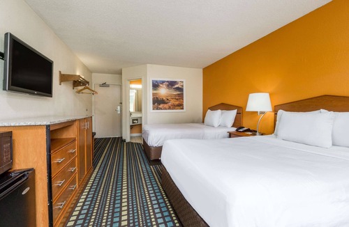 Florence Hotel | Days Inn by Wyndham Florence Cincinnati Area