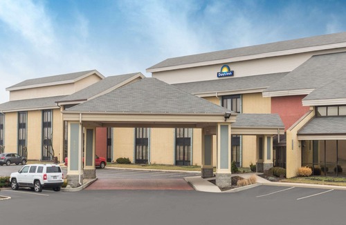 Castleton Hotel | Days Inn by Wyndham Indianapolis Northeast