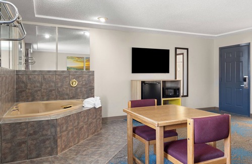 Jamestown Hotel | Days Inn by Wyndham Jamestown