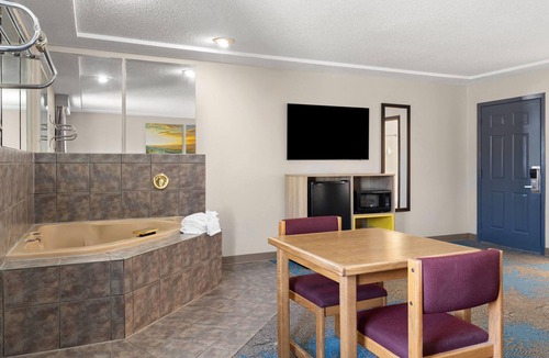 Jamestown Hotel | Days Inn by Wyndham Jamestown