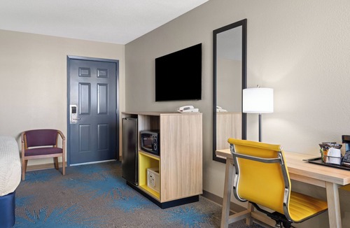 Jamestown Hotel | Days Inn by Wyndham Jamestown