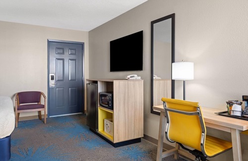 Jamestown Hotel | Days Inn by Wyndham Jamestown