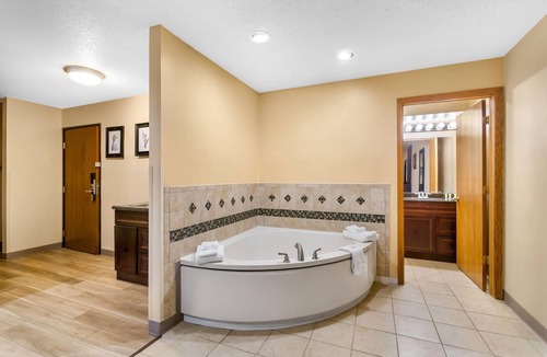 Minot Hotel | Days Inn by Wyndham Minot