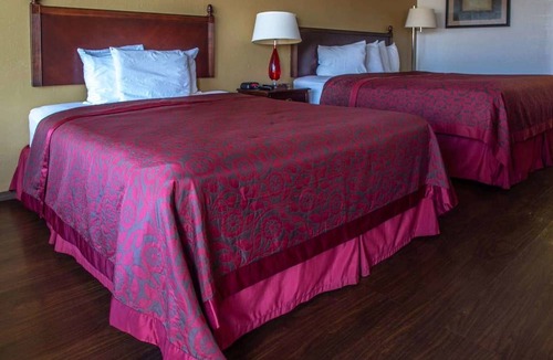 Clinton Hotel | Days Inn by Wyndham Clinton