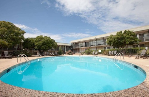 Clinton Hotel | Days Inn by Wyndham Clinton