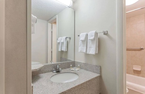 Warren Hotel | Days Inn by Wyndham Warren