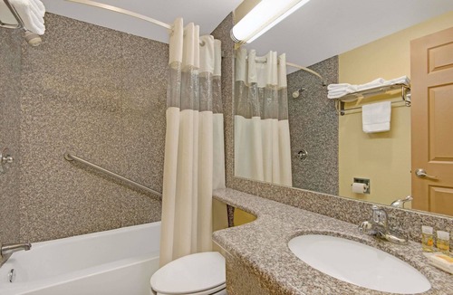 Washington Hotel | Days Inn by Wyndham Washington Pennsylvania
