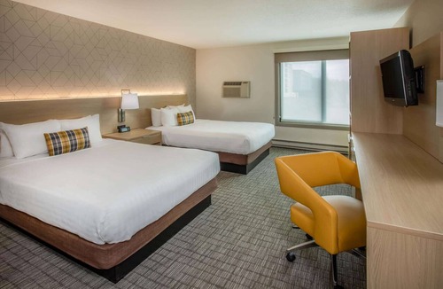 Duluth Hotel | Days Inn & Suites by Wyndham Duluth by the Mall