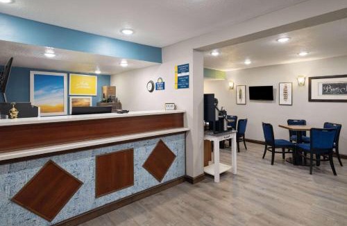 Kokomo Hotel | Days Inn & Suites by Wyndham Kokomo