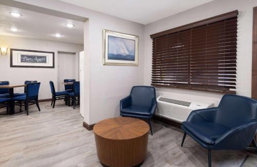 Kokomo Hotel | Days Inn & Suites by Wyndham Kokomo