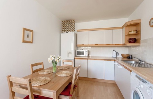 West End Apartment | Dean Path [400] is a Quiet and lovely apartment by the Water of Leith at Dean Village