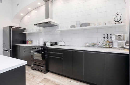 Downtown Louisville Apartment | Decadent Cityscape Retreat