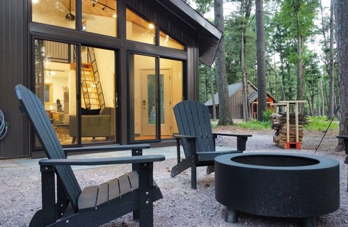Wisconsin Dells Cabin | Deer Cabin @ Orange Tractor Retreat: a new, 3BR modern cabin on 40 private acres