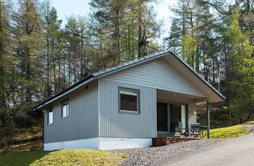 Crianlarich Ski Chalet | Deerstalker Lodge cozy lodge with wood burner
