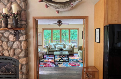 Deerwood Cabin | Deerwood Cabin: Quiet Rustic Lakeside Luxury [Sleeps 11]