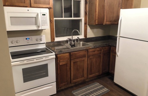 Highmore House | Delightful 2-bedroom house with AC in Highmore