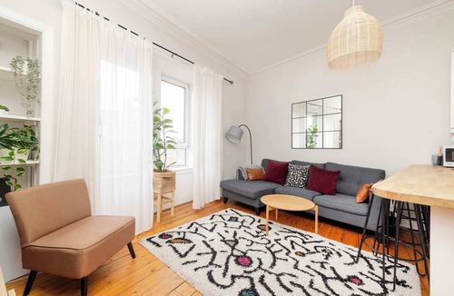 West End Apartment | Delightful Flat Near the City Centre