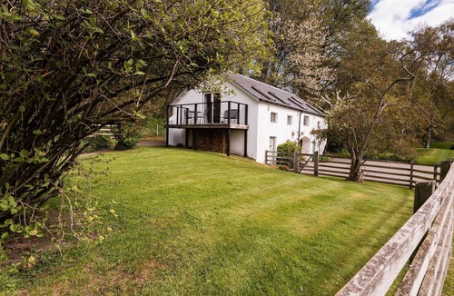 Murthly Cottage | Delightful holiday cottage in a peaceful, rural location with stunning views