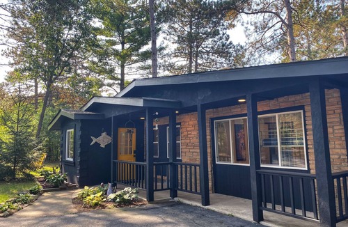 Wisconsin Dells Cottage | Dells Secret Cottage - Huge Private Yard, Minutes to downtown Wisconsin Dells