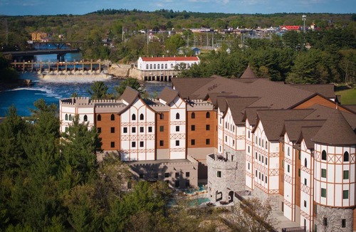 Wisconsin Dells Hotel | Dellshire Resort