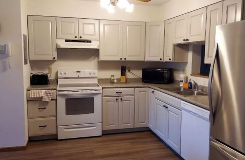 Devils Lake Condo | Deluxe 3 Bedroom 2 Bathroom Top Floor Condo #3
