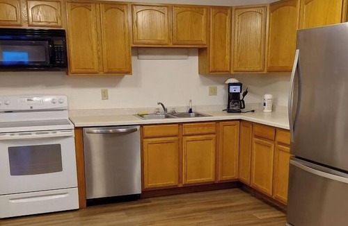 Devils Lake Condo | Deluxe 3 Bedroom Condo Ground Level 2 Bathroom #9