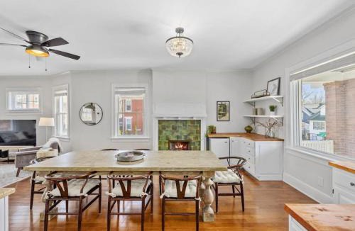 Mount Auburn House | Deluxe 6 Bedroom 3 Min to Downtown w 2-car Driveway