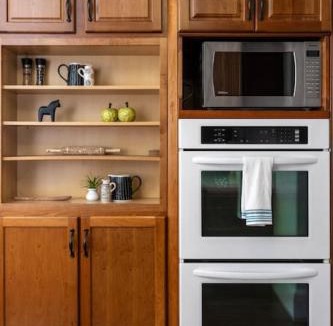 Mount Auburn House | Deluxe 6 Bedroom 3 Min to Downtown w 2-car Driveway