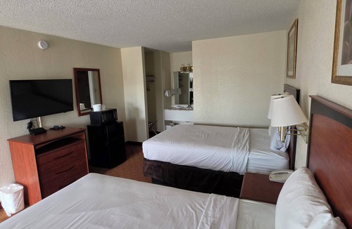 Shamrock Hotel | DELUXE INN SHAMROCK