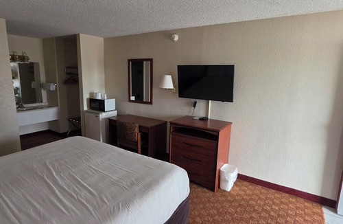 Shamrock Hotel | DELUXE INN SHAMROCK