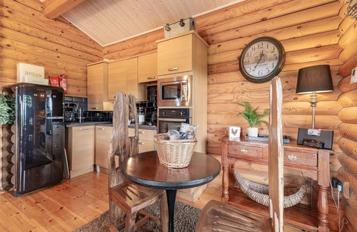 Constable Burton Cabin | Deluxe lodge perfect for a romantic retreat.