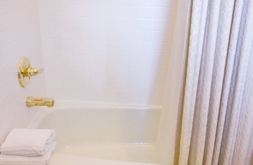 Fish Creek House | Deluxe Room 7-Double room-Private Bathroom-Standard