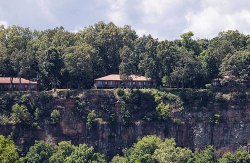 Golconda House | Deluxe Suite - Bungalow overlooking on the Bluff!