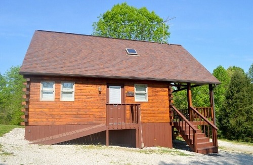Eckerty Cabin | Deluxe with HOT TUB cabin #20. Located on Patoka Lake in Southern Indiana