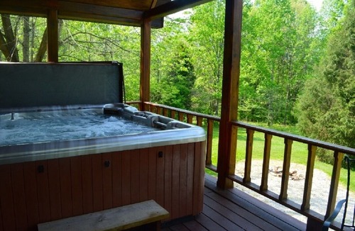 Eckerty Cabin | Deluxe with HOT TUB cabin #20. Located on Patoka Lake in Southern Indiana