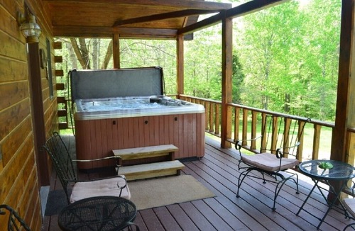 Eckerty Cabin | Deluxe with HOT TUB cabin #20. Located on Patoka Lake in Southern Indiana
