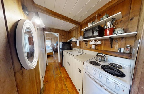 Dennis Cottage | Dennis - Cute cottage 3/10 of a mile from private beach - CCP 105