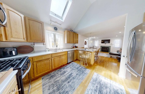 East Dennis House | DENNIS - Pet-Friendly - Walkable to Ice-cream & Dining - CCP 165