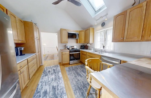 East Dennis House | DENNIS - Pet-Friendly - Walkable to Ice-cream & Dining - CCP 165